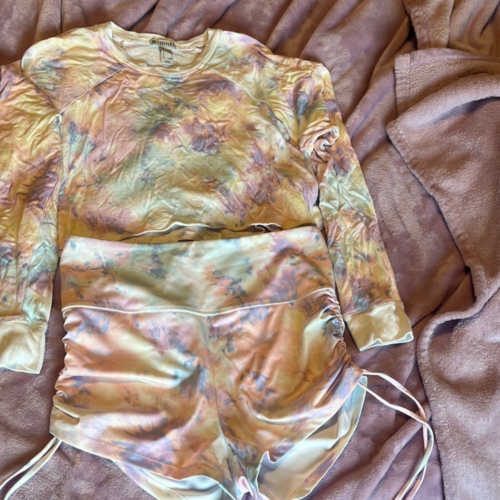 Long sleeve crop top and active wear short outfit
